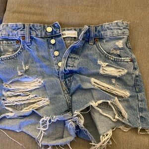 cute Zara Jean shorts very comfortable and goes with everything and size 4